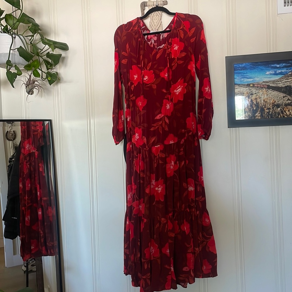Sonoma Medium sized dress. Great fit for summertime.